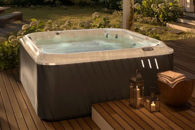 Jacuzzi J-285 - Full-Size Hot Tub with Seven Seating Options
