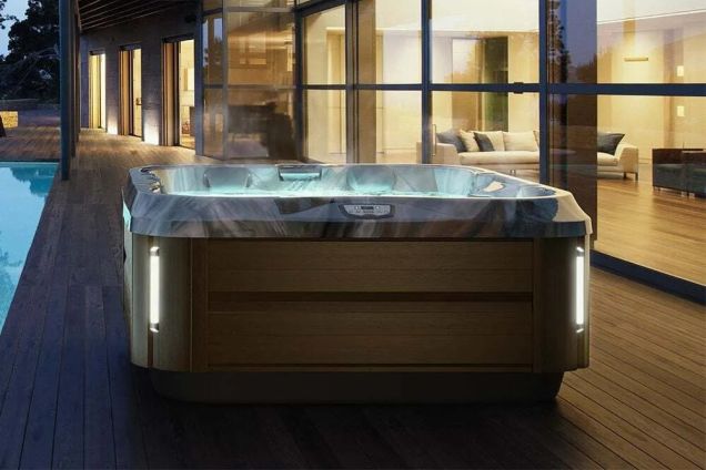Jacuzzi J-325 - Compact Comfort Hot Tub with Open Seating
